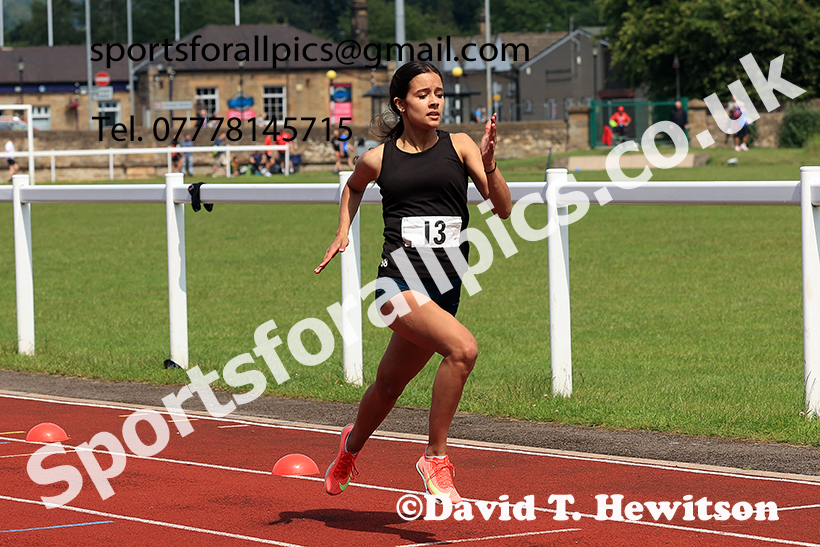 Girls 200 metres, 2025 Northumberland Schools Track and Fields, Wentworth, Hexham. Photo: David T. Hewitson/Sports for All Pics